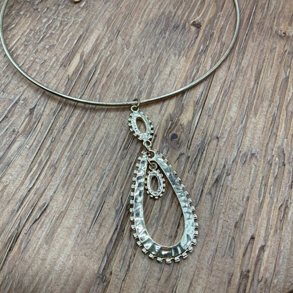 Est. 1946 Gold Tone Collar Dangling Tear Drop Pendant Necklace - Picture 1 of 6